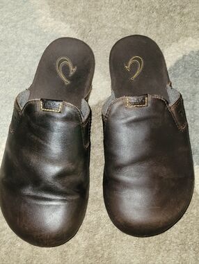 OluKai Men's Brown Leather Slip-On Clogs Size M 11